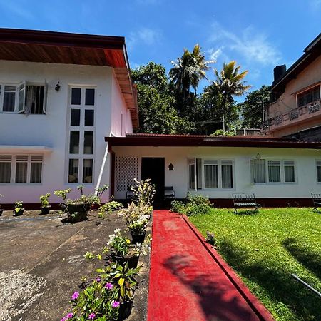 No 06 Veediya Bandara Lane Bahirawakanda Kandy Exteriör bild