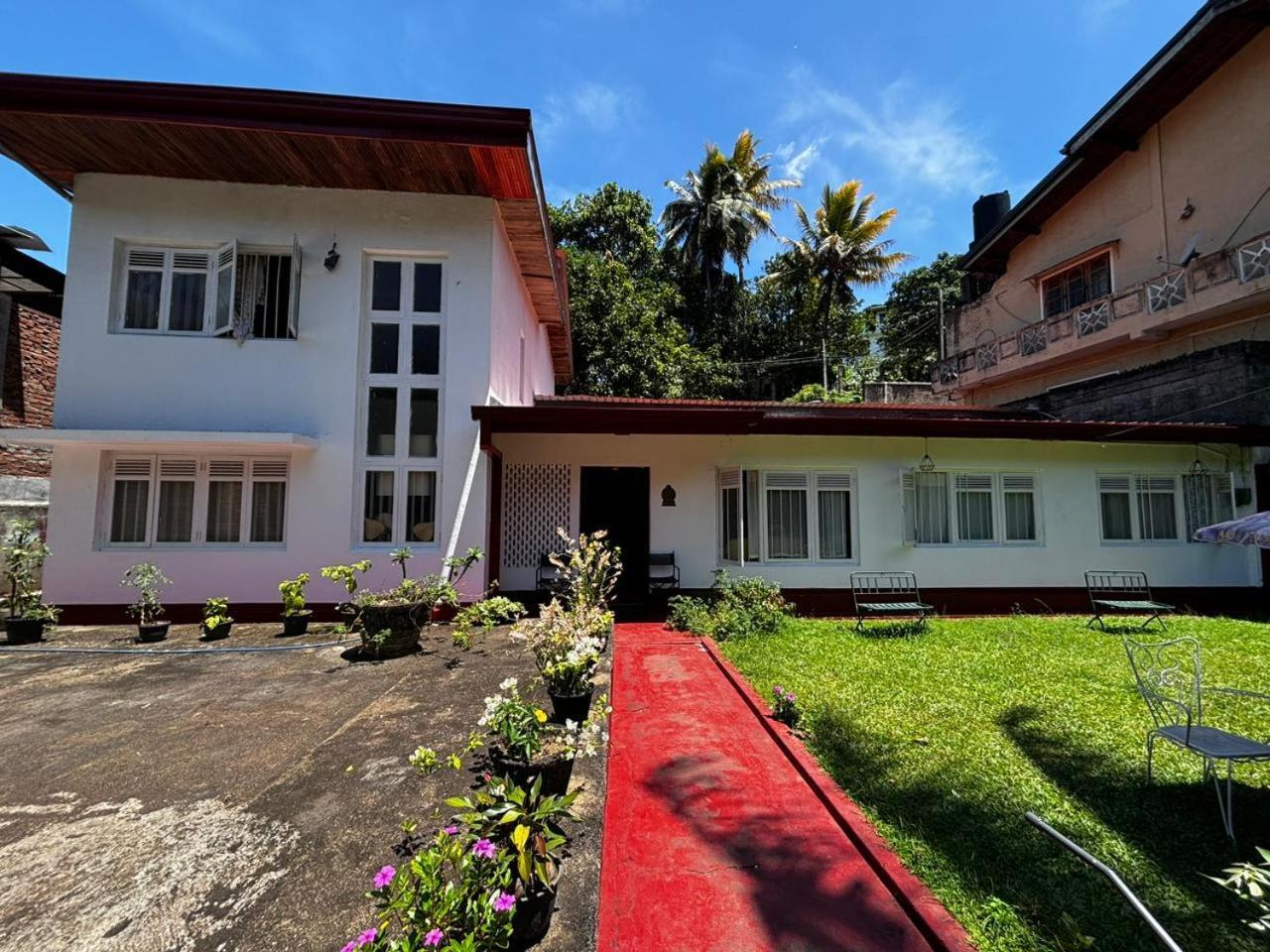 No 06 Veediya Bandara Lane Bahirawakanda Kandy Exteriör bild