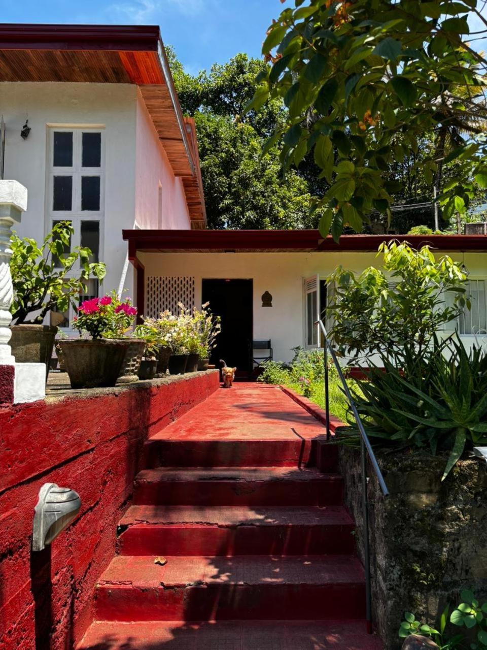 No 06 Veediya Bandara Lane Bahirawakanda Kandy Exteriör bild