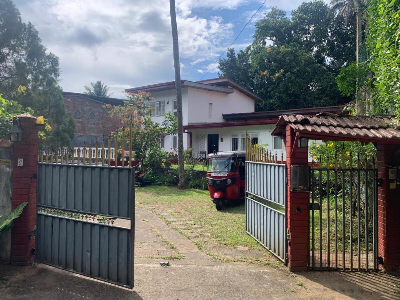 No 06 Veediya Bandara Lane Bahirawakanda Kandy Exteriör bild